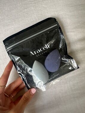 Araceli Beauty Bella Sponges